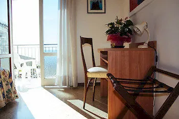 Azzorre Szálloda 3*